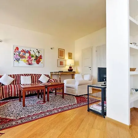 Saint Peter's Bright | Romeloft Apartment *